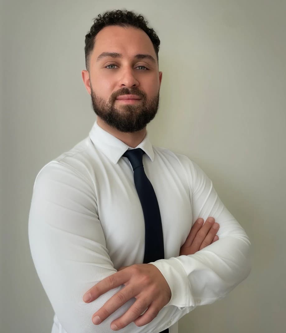 Allen Mousavi consulting with a personal injury client in Houston